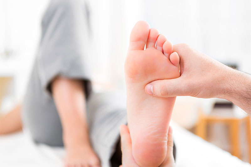 Les gestes de l'ostéopathe : pied